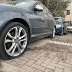 صور: مستوطنون يعطبون إطارات 13 مركبة بالشيخ جراح بالقدس