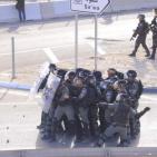 النقب: إصابات واعتقالات واستهداف للصحفيين في قمع وحشي