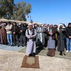 بالصور: الآلاف يشيعون جثمان الشهيد الهذالين بمسافر يطا