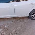 مستوطنون يعطبون إطارات مركبات ويخطون شعارات عنصرية شمال سلفيت