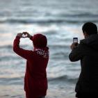 الحياة اليومية على شاطيء بحر مدينة غزة