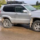 بالصور: اعطاب إطارات مركبات وخط شعارات عنصرية في جلجولية