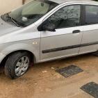 بالصور: اعطاب إطارات مركبات وخط شعارات عنصرية في جلجولية