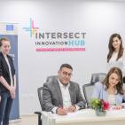 حاضنة انترسيكت ومنظمة سبارك تطلقان برنامجاً لدعم رواد الأعمال في فلسطين