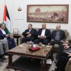 السفير دبور يلتقي وفدا من حركة حماس برئاسة صالح العاروري