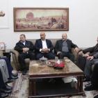 السفير دبور يلتقي وفدا من حركة حماس برئاسة صالح العاروري