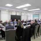 الشيخ يلتقي وفدا من مجموعة 