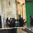 الاحتلال يقتحم الأقصى ويخلي المصلّى القبلي من المعتكفين