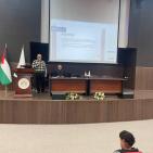 مهندسو الشركة يلقون محاضرةً حول أزمة الطاقة فلسطينيًا وعالميًا بين الحلول والمعيقات