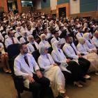 بالزي الأبيض… خريجو الطب من جامعة النجاح يؤدون القسم ويتعهدون بالوفاء للمهنة