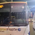 شاهد: إطلاق نار على حافلة للمستوطنين جنوب نابلس