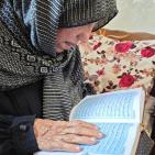 نزوح وفقد وقهر.. مسنة تروي لــ