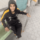 يوسف.. طفل غزي فقد والديه وشقيقيه وقدمه يحلُم بـ