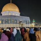 60 ألفا يؤدون صلاتي العشاء والتراويح في رحاب المسجد الأقصى