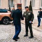 لقاء ثنائي بين اللواء بحري العبد إبراهيم خليل والفريق هايبرت بونو في باريس