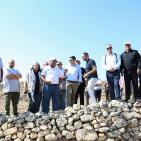 صور| انطلاق حملة قطف الزيتون 2025 في بيرزيت بمشاركة واسعة محلية ودولية