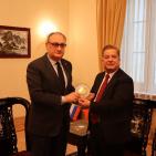 السفير عواد يبحث مع سفير جمهورية روسيا الاتحادية لدى الصين تطورات الأوضاع في فلسطين