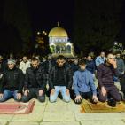 صور| 50 ألف مصلٍ يؤدون صلاتي العشاء والتراويح في المسجد الأقصى