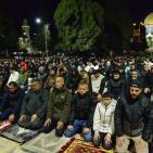 صور| 50 ألف مصلٍ يؤدون صلاتي العشاء والتراويح في المسجد الأقصى