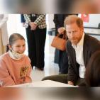 بالصور: الأمير هاري وزوجته ميجان يزوران أطفال غزة في مستشفى بالأردن