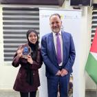 بالشراكة بين 