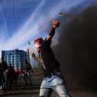 مواجهات بين طلاب جامعة بيرزيت وقوات الاحتلال على المدخل الشمالي لمدينة البيرة 