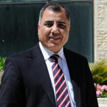  القنصلية في المستعمرة! 