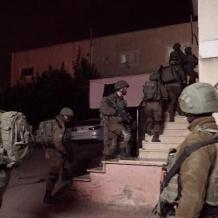 الاحتلال يقتحم المغير ويعتقل شابًا ويصادر جرارًا زراعيًا