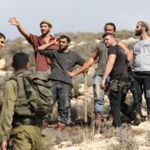 4 اصابتان بالرصاص الحي في هجوم للمستوطنين شرق بيت لحم