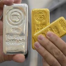 الذهب يرتفع لكنه يتجه لأول تراجع أسبوعي منذ شهر