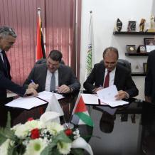 وزارة النقل والمواصلات توقّع مذكرة تفاهم مع جامعة فلسطين التقنية – خضوري لتعزيز الشراكة وتطوير قطاع النقل