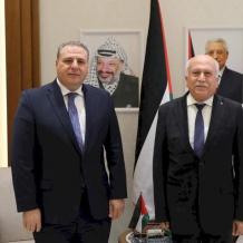  وزير الاقتصاد يبحث مع السفير الأردني تعزيز التعاون الاقتصادي ومتابعة مخرجات اللجنة المشتركة