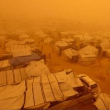 خاص | منخفض جوي يضرب خيام النازحين في غزة ويزيد معاناتهم وسط شح المساعدات