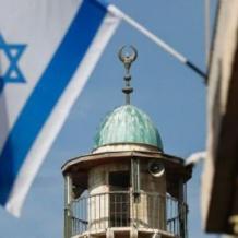 مستوطنون يرفعون أعلام دولة الاحتلال في بيت ساحور شرق بيت لحم