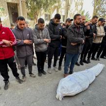 شهداء ومصابون بقصف مسيرة في دير البلح وتصعيد واسع في غزة