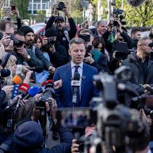 من هو بيتر ماغيار الذي اكتسح انتخابات المجر؟