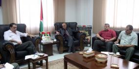 قلقيلية : نائب المحافظ يلتقي ممثلي وسائل الاعلام ويؤكد على دورهم في فضح سياسات الاحتلال