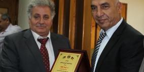 اللواء الضميري يكرم رئيس بلدية طولكرم تقديرا لجهوده في خدمة أهالي طولكرم