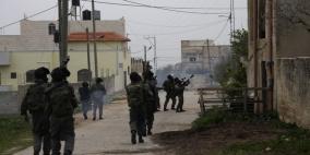 قوات الاحتلال تداهم منازل المواطنين شرق يطا بحجة التدريبات العسكرية