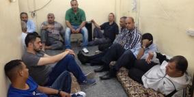 15 موظفًا من بلدية جنين يخضون اضرابًا عن الطعام للمطالبة بحقوقهم