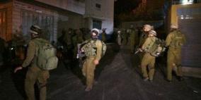 الاحتلال يعتقل طفلا من بلدة بيت أمر