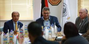 جامعة القدس تبحث ربط مخرجات التعليم بخطوط الإنتاج الفلسطينية