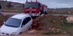 الدفاع المدني يتعامل مع 152 حالة مساعدة منذ دخول المنخفض الجوي