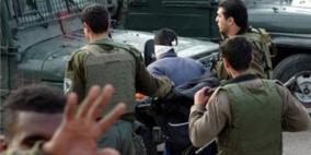 قوات الاحتلال تُنكل بأسير من الخليل أثناء اعتقاله