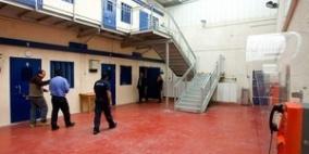 اقتحام قسم المرضى في "عسقلان" وإجبارهم على التفتيش العاري