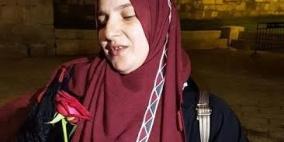 19 وردة على قبر الشهيد