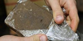 الخليل: مواطن يبلغ الشرطة عن شقيقه لتعاطيه المخدرات