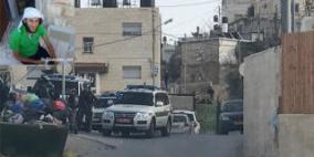 إسرائيل تعاقب عائلة الشهيد قنبر بسحب إقامتها