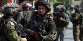 الاحتلال يعتقل مواطنا من مخيم العروب