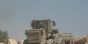 الاحتلال يغلق طرق ترابية بالسواتر في يعبد